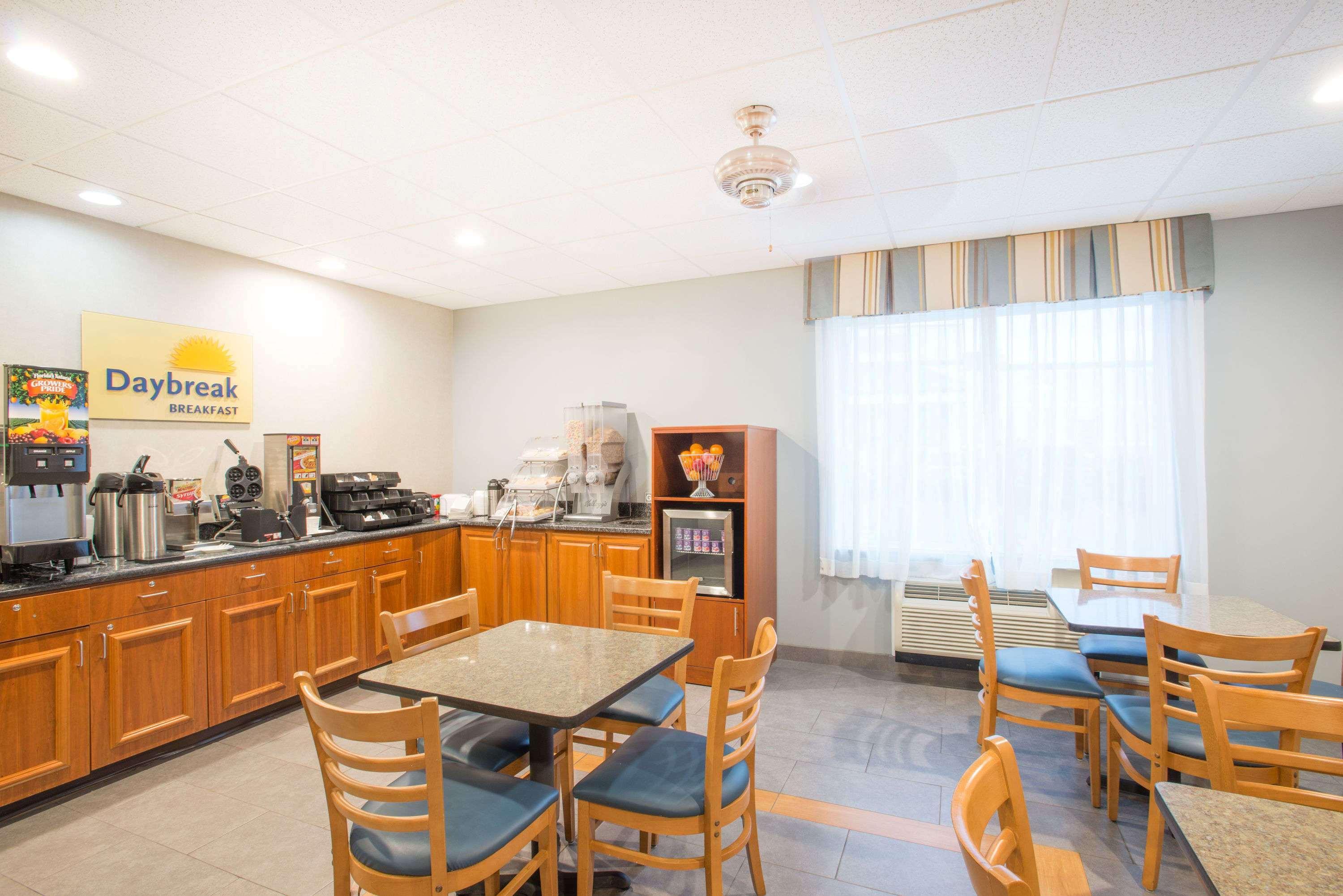 Days Inn By Wyndham Watertown Fort Drum Evans Mills Εξωτερικό φωτογραφία