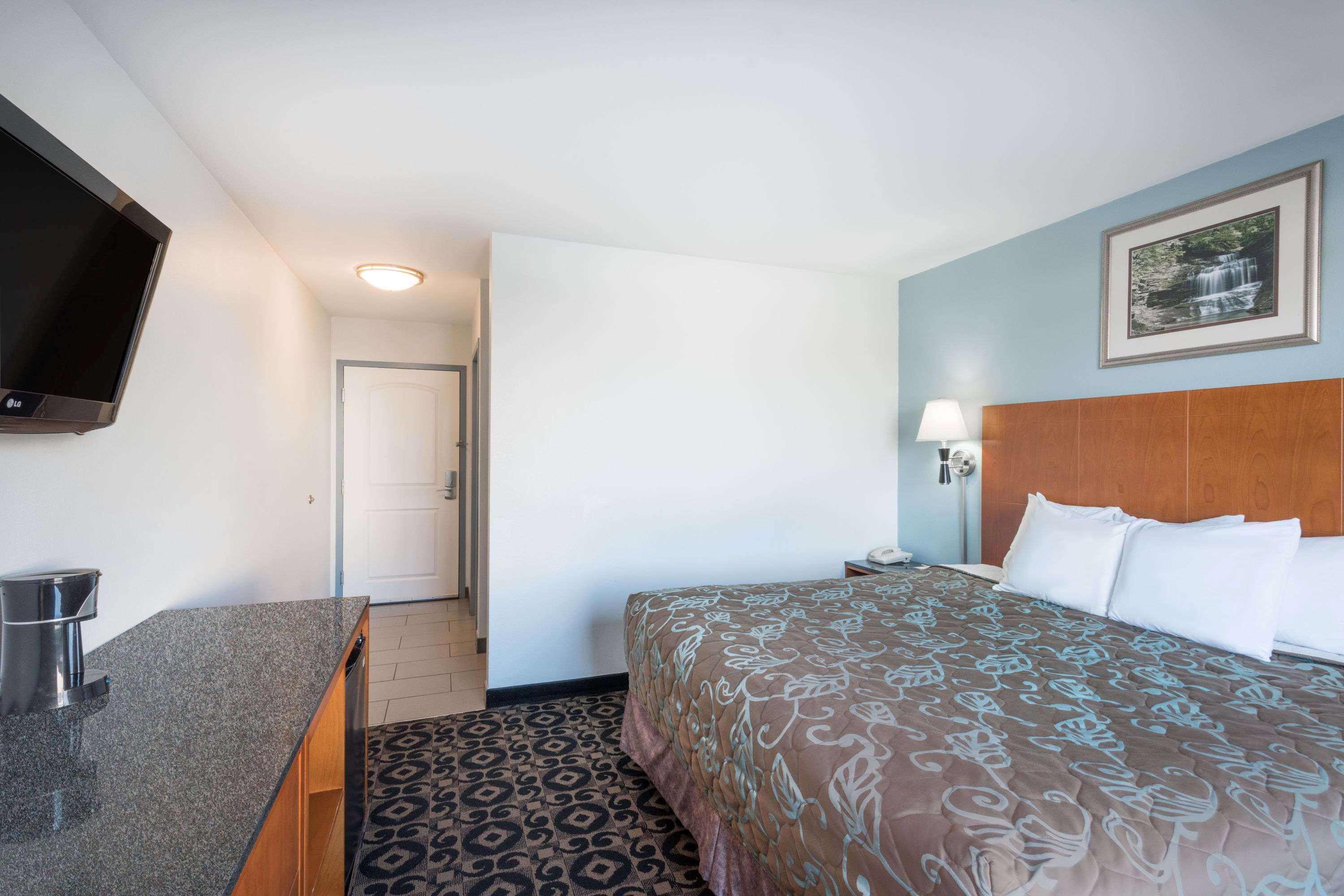 Days Inn By Wyndham Watertown Fort Drum Evans Mills Εξωτερικό φωτογραφία